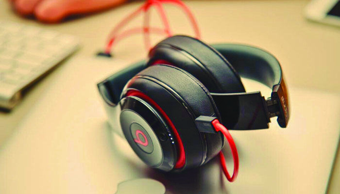 Wireless headphones vs wired headphones